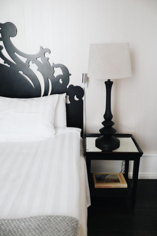 Postel nebo postele na pokoji v ubytování Kalk Hotel