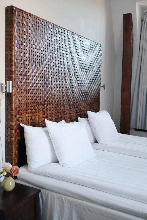 Postel nebo postele na pokoji v ubytování Kalk Hotel