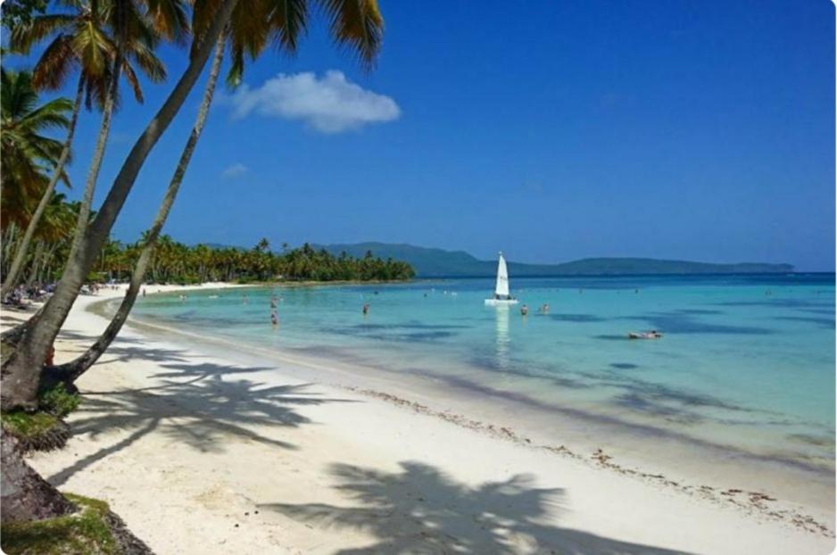 Pantai di atau dekat dengan hotel