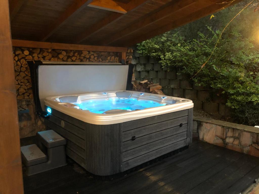 Zdjęcie z galerii obiektu Noszvaj Elite Apartman w mieście Noszvaj