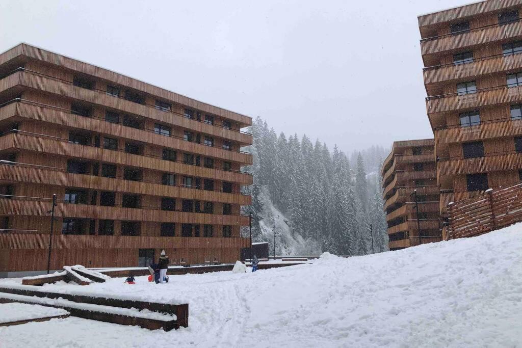Beautiful Sunny New 1 Bed Apt (2.5Zim). Ski in/out v zimě