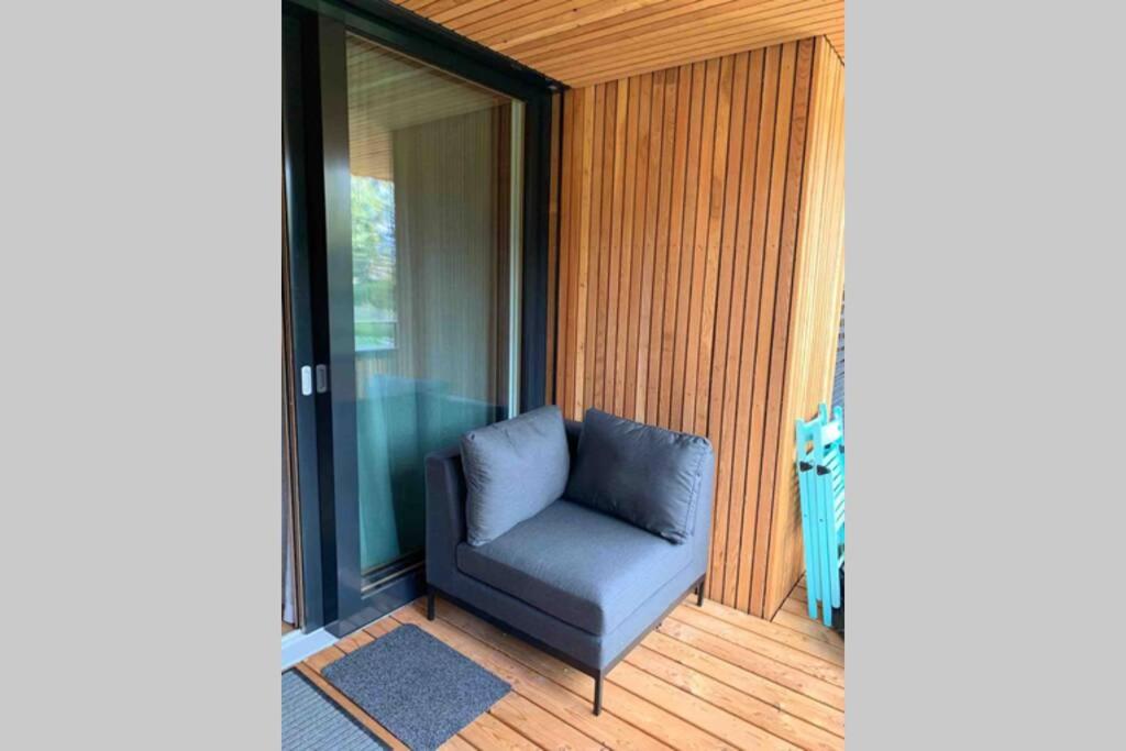 Posezení v ubytování Beautiful Sunny New 1 Bed Apt (2.5Zim). Ski in/out