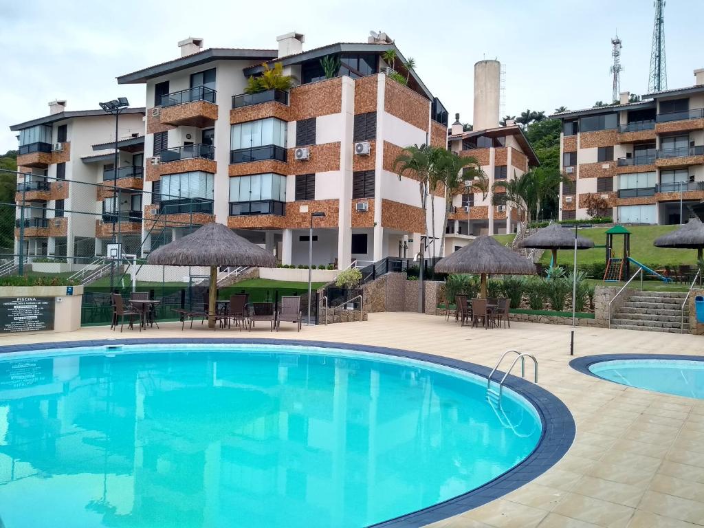  Segurança e conforto na Praia Brava a 100 do mar - Condomínio Curimã
