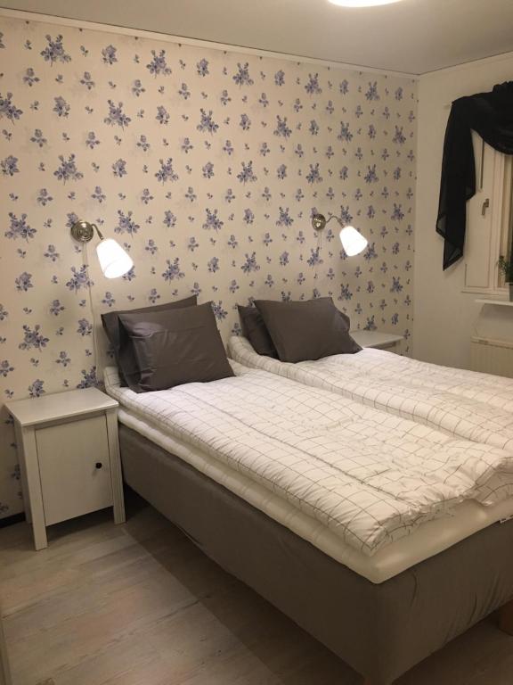 Postel nebo postele na pokoji v ubytování Bränntorps Gård