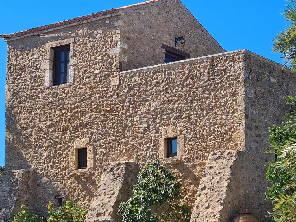 a large brick building with windows on the side of it at Pyrgos 1869 in Gythio