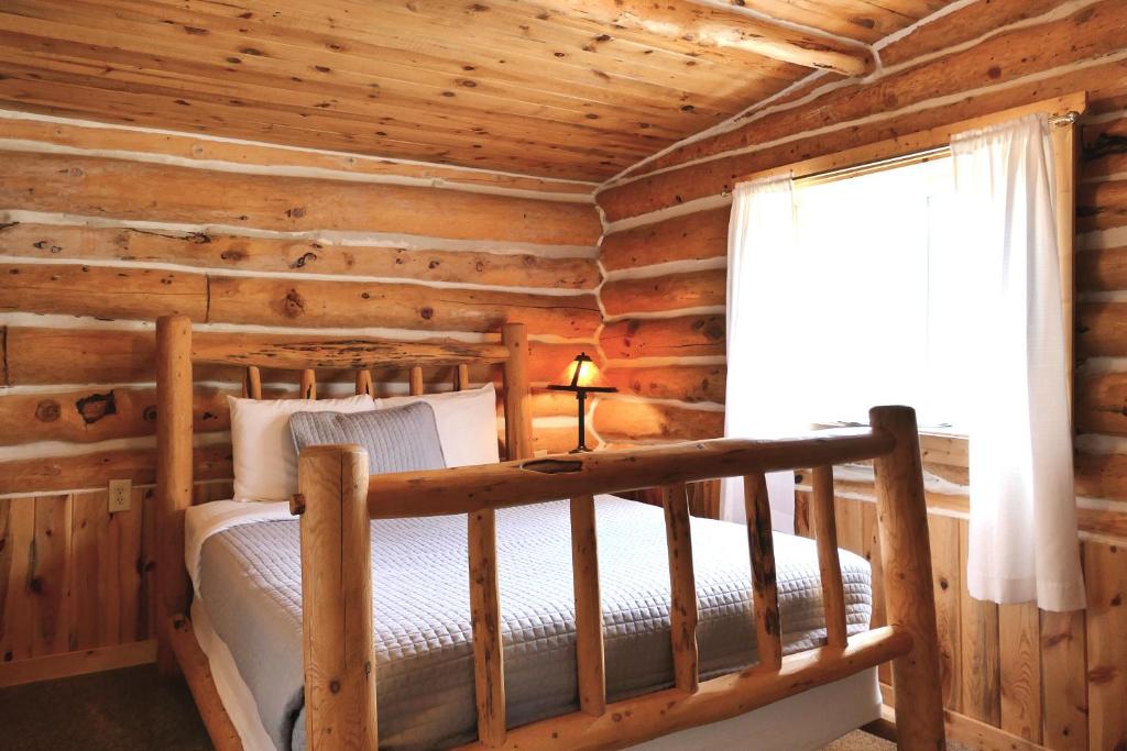 Postel nebo postele na pokoji v ubytování Trail Shop Inn