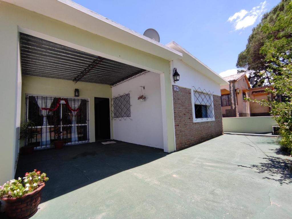 a garage in a house with a driveway at GUSMAR - Hermosa y confortable casa a pasos de la playa. in Santa Ana