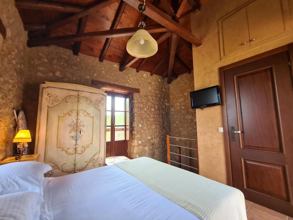 Postel nebo postele na pokoji v ubytování Pyrgos 1869