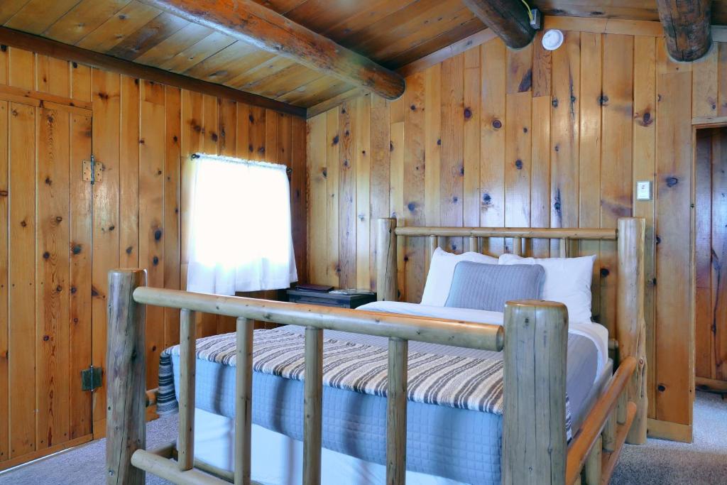 Postel nebo postele na pokoji v ubytování Trail Shop Inn
