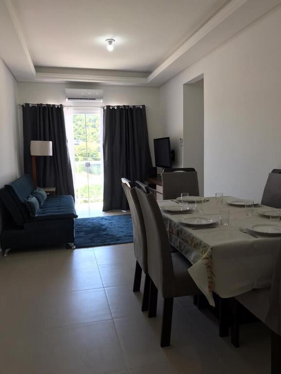  Lindo apto 2 dormitórios para férias em Florianópolis