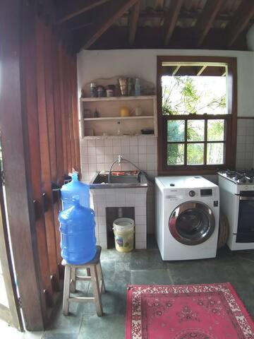  Quarto em Linda Casa com Piscina