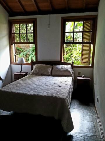  Quarto em Linda Casa com Piscina