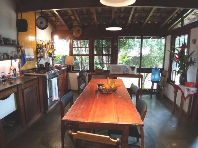  Quarto em Linda Casa com Piscina