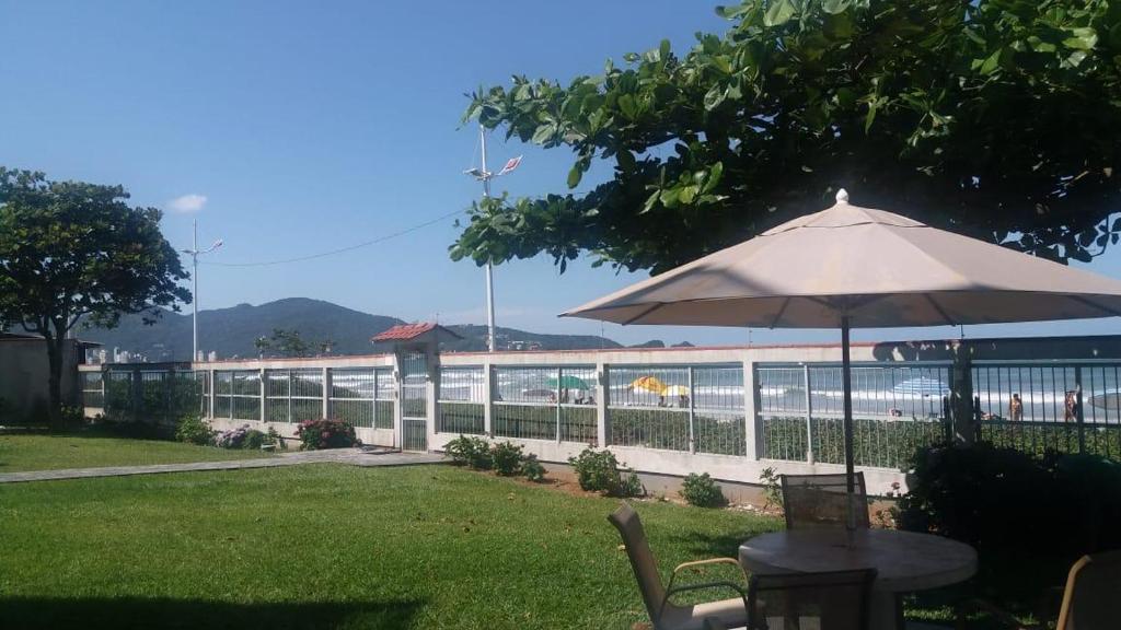  Apartamento em Itapema- SC (Meia Praia) Frente para o Mar.