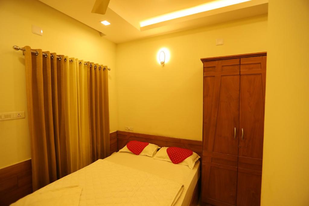 Postel nebo postele na pokoji v ubytování SAPPHIRE INN