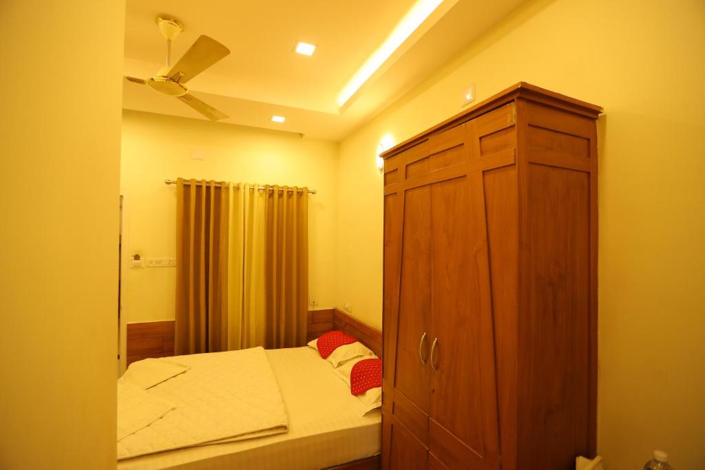 Postel nebo postele na pokoji v ubytování SAPPHIRE INN