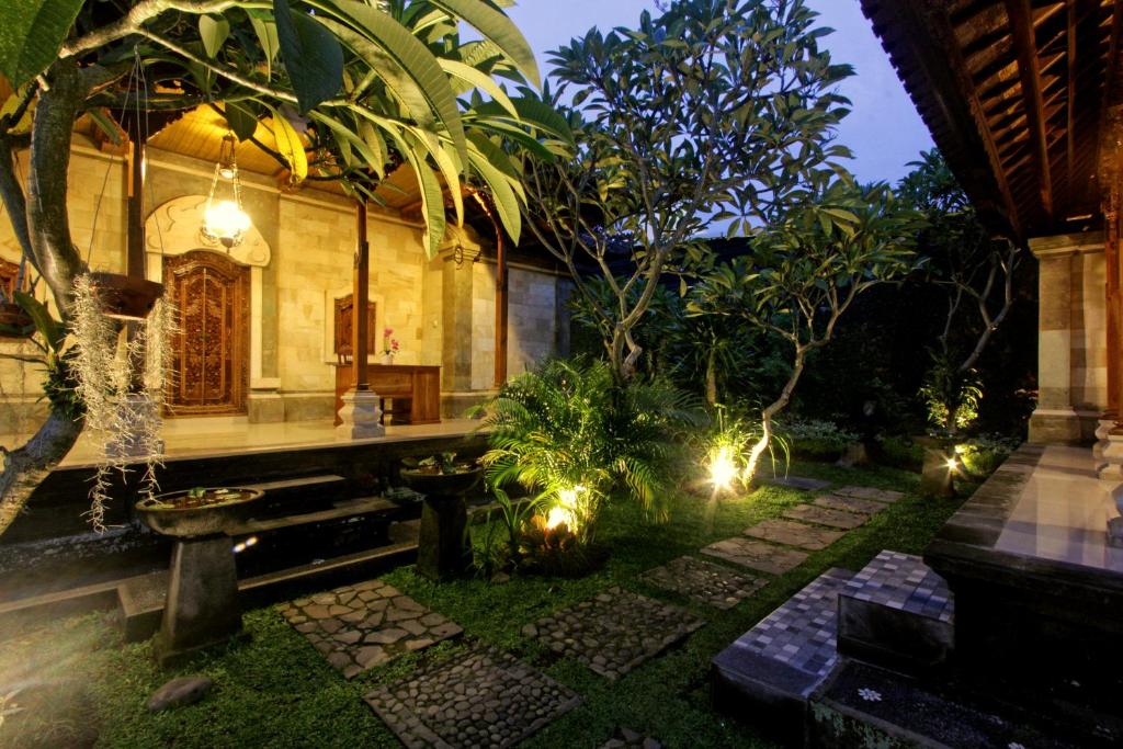 Zahrada ubytování Sari House Ubud - Balinese Style Homestay