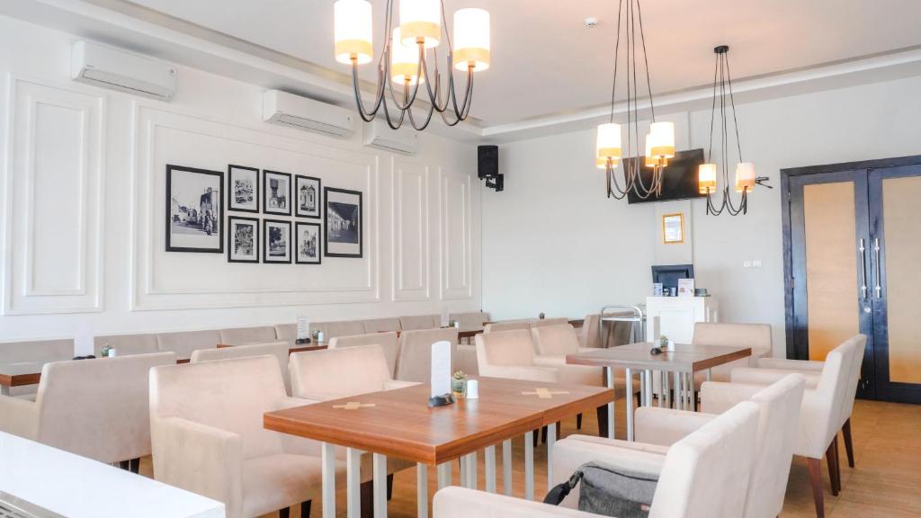 Restaurace v ubytování Alam Hotel by Cordela