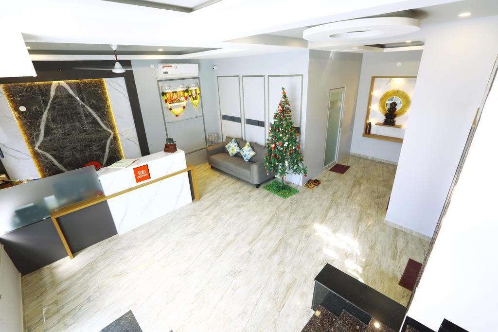 TV a/nebo společenská místnost v ubytování Classio Residency