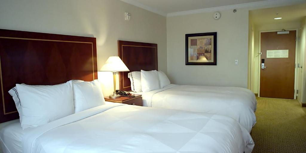 Postel nebo postele na pokoji v ubytování Hotel Executive Suites