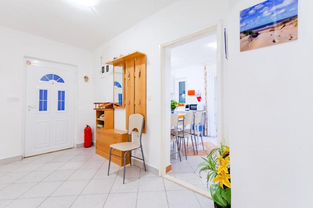 Fotografia z galérie ubytovania Charming apartment with private pool in Mastrinka - 98 sqm v Trogiri