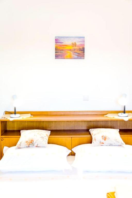 Posteľ alebo postele v izbe v ubytovaní Charming apartment with private pool in Mastrinka - 98 sqm