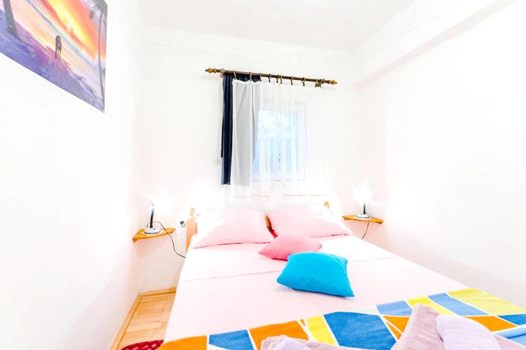 Posteľ alebo postele v izbe v ubytovaní Charming apartment with private pool in Mastrinka - 98 sqm