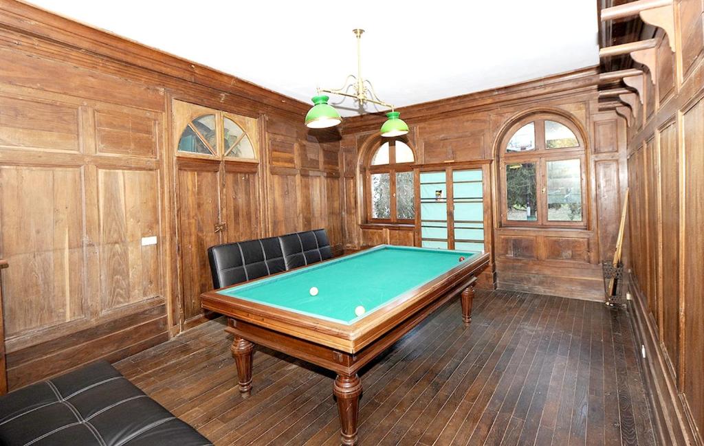 a pool table in a room with wooden walls at Demeure de 6 chambres avec piscine interieure jacuzzi et jardin clos a Vernou sur Brenne in Vernou-sur-Brenne