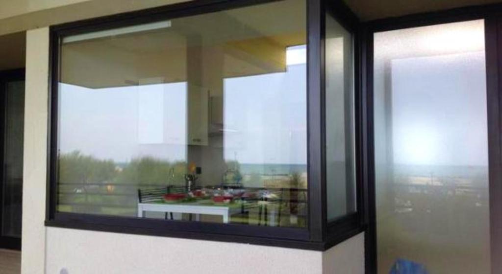 Balkón alebo terasa v ubytovaní Comfortable Apartment with Sea View in Fano - 60 m².