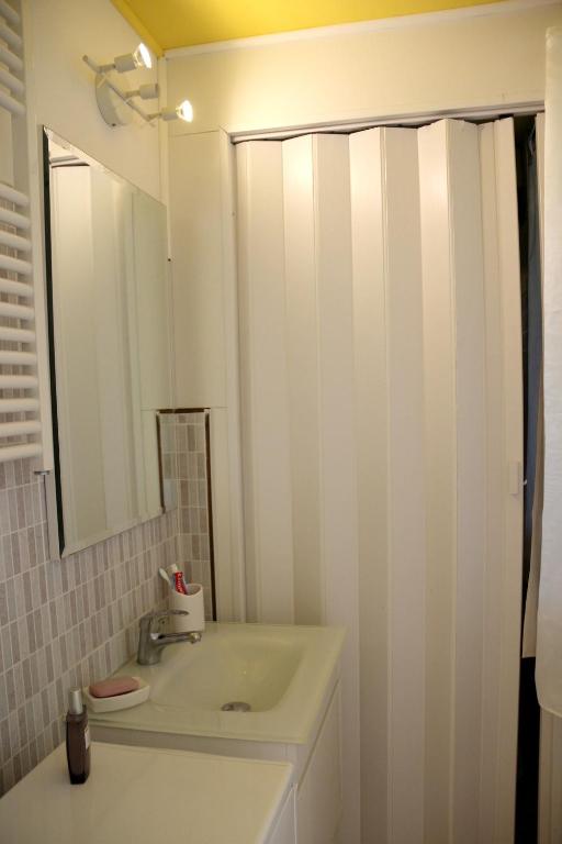 Kúpeľňa v ubytovaní Comfortable Apartment with Sea View in Fano - 60 m².