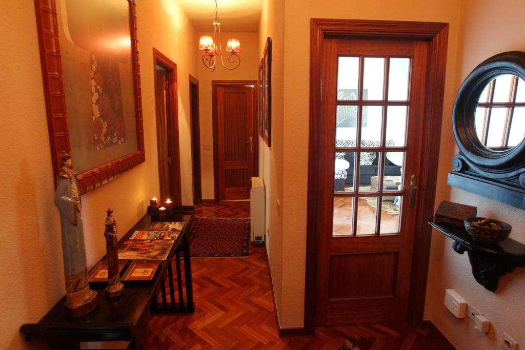 Posezení v ubytování Elegant Apartment in Malpica with Sea View