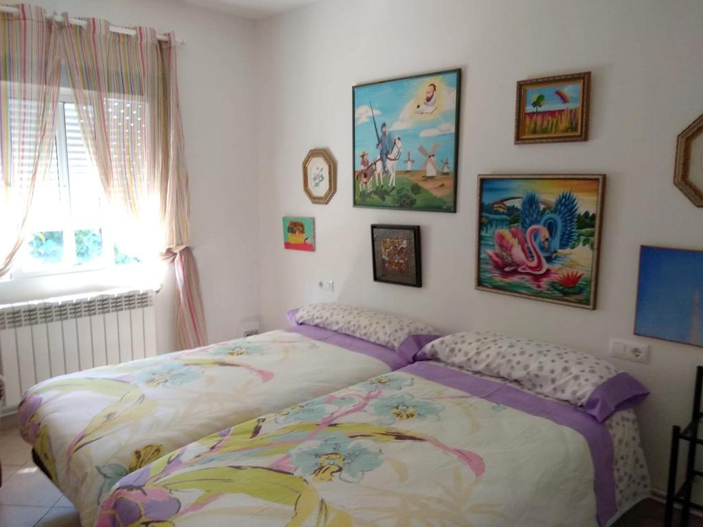 Posteľ alebo postele v izbe v ubytovaní Spacious House with Garden in Touro – Family-Friendly