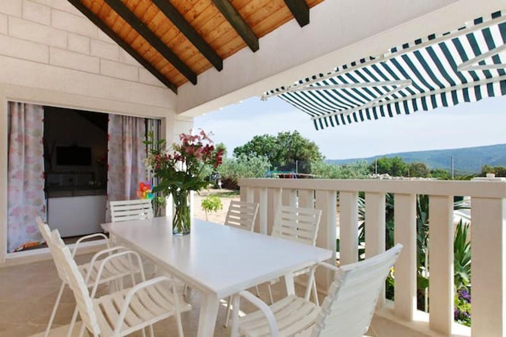 Balkón nebo terasa v ubytování Charming Villa in Pučišća + Pool