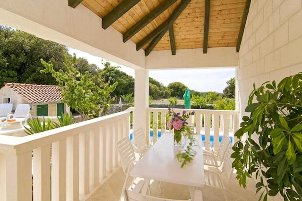Balkón nebo terasa v ubytování Charming Villa in Pučišća + Pool