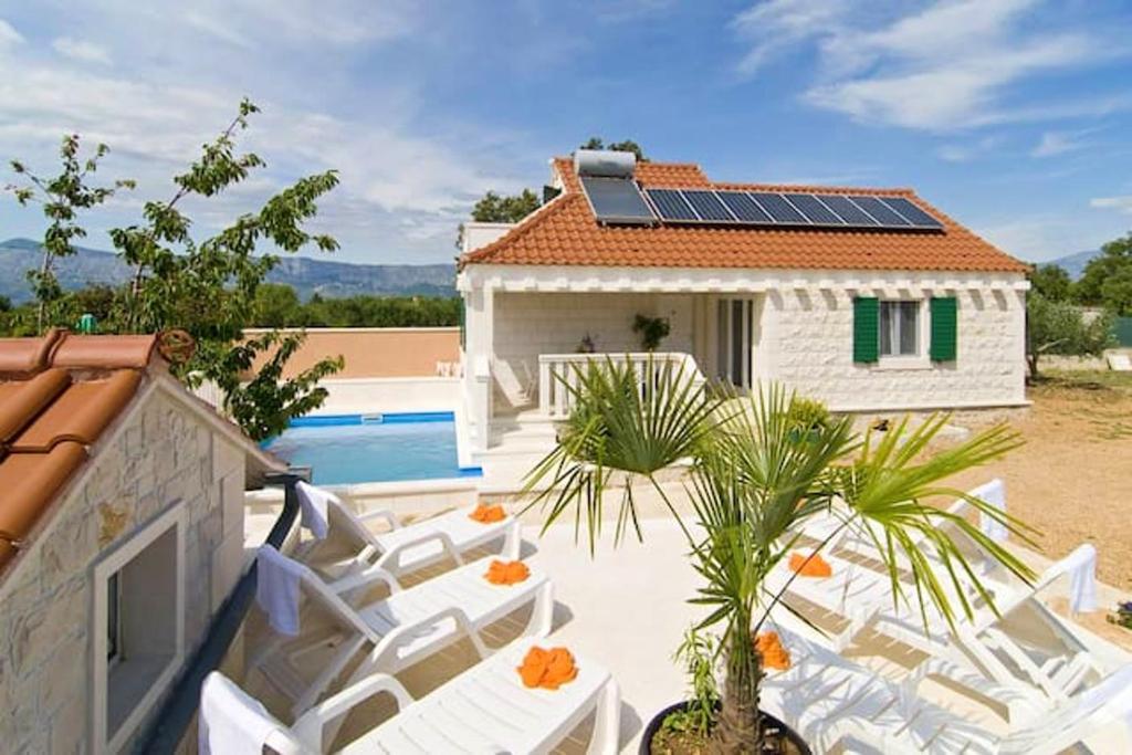 Bazén v ubytování Charming Villa in Pučišća + Pool nebo v jeho okolí
