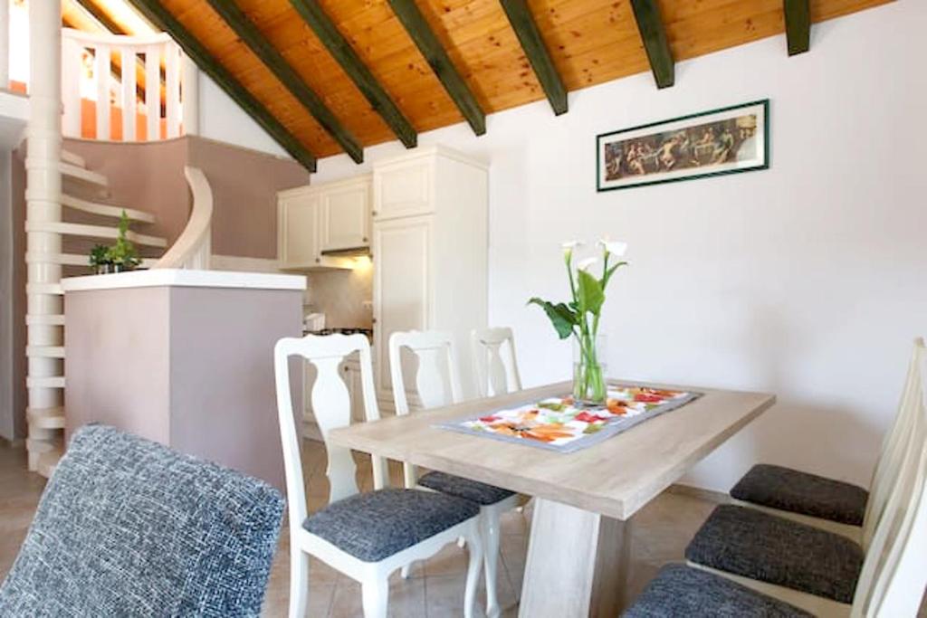 Kuchyň nebo kuchyňský kout v ubytování Charming Villa in Pučišća + Pool