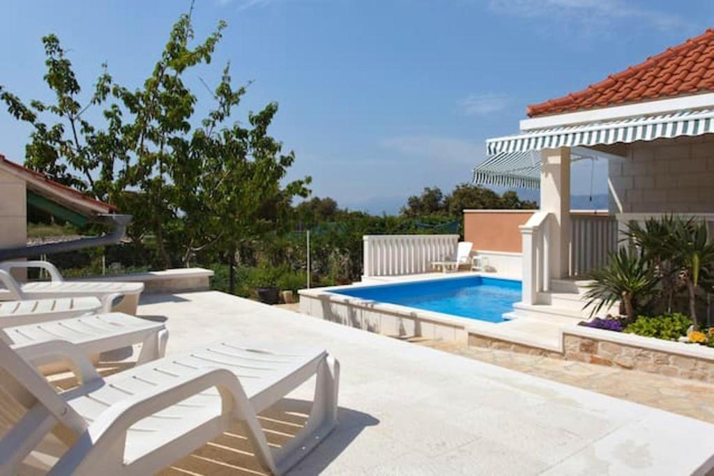 Bazén v ubytování Charming Villa in Pučišća + Pool nebo v jeho okolí