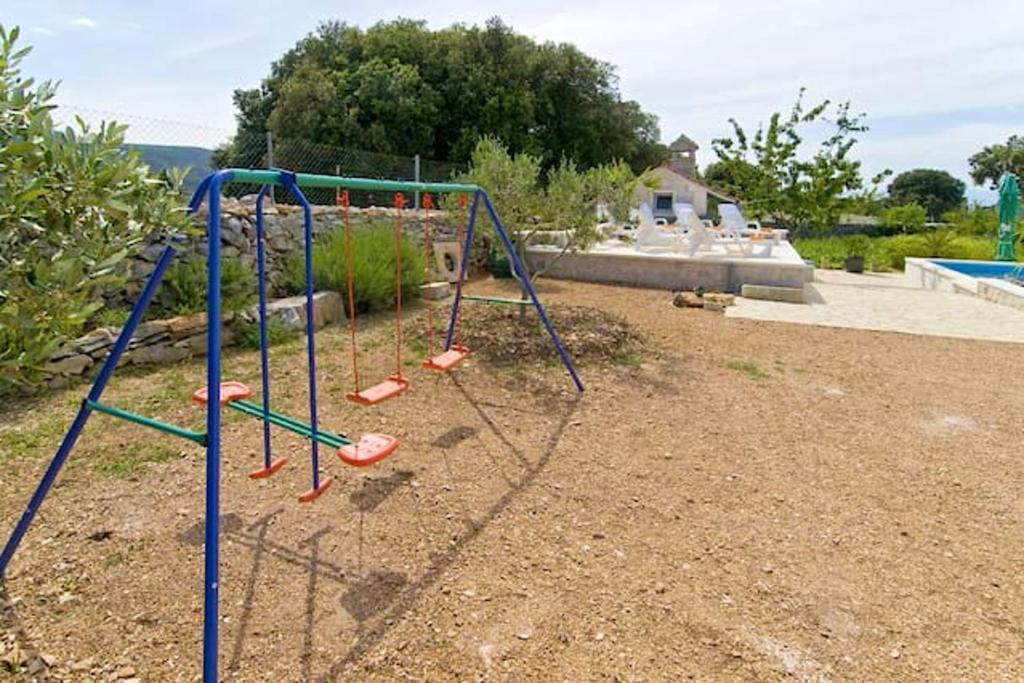Herní místnost nebo prostor pro děti v ubytování Charming Villa in Pučišća + Pool