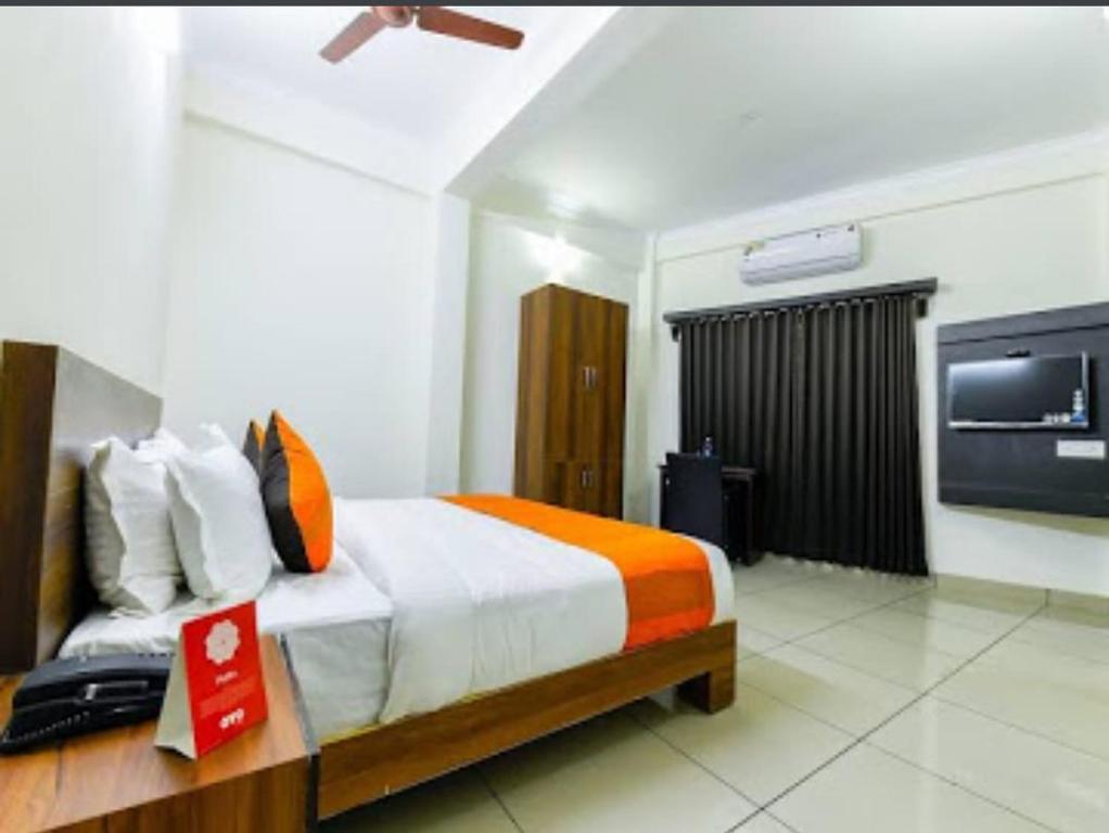 Postel nebo postele na pokoji v ubytování HISHAM SUITES