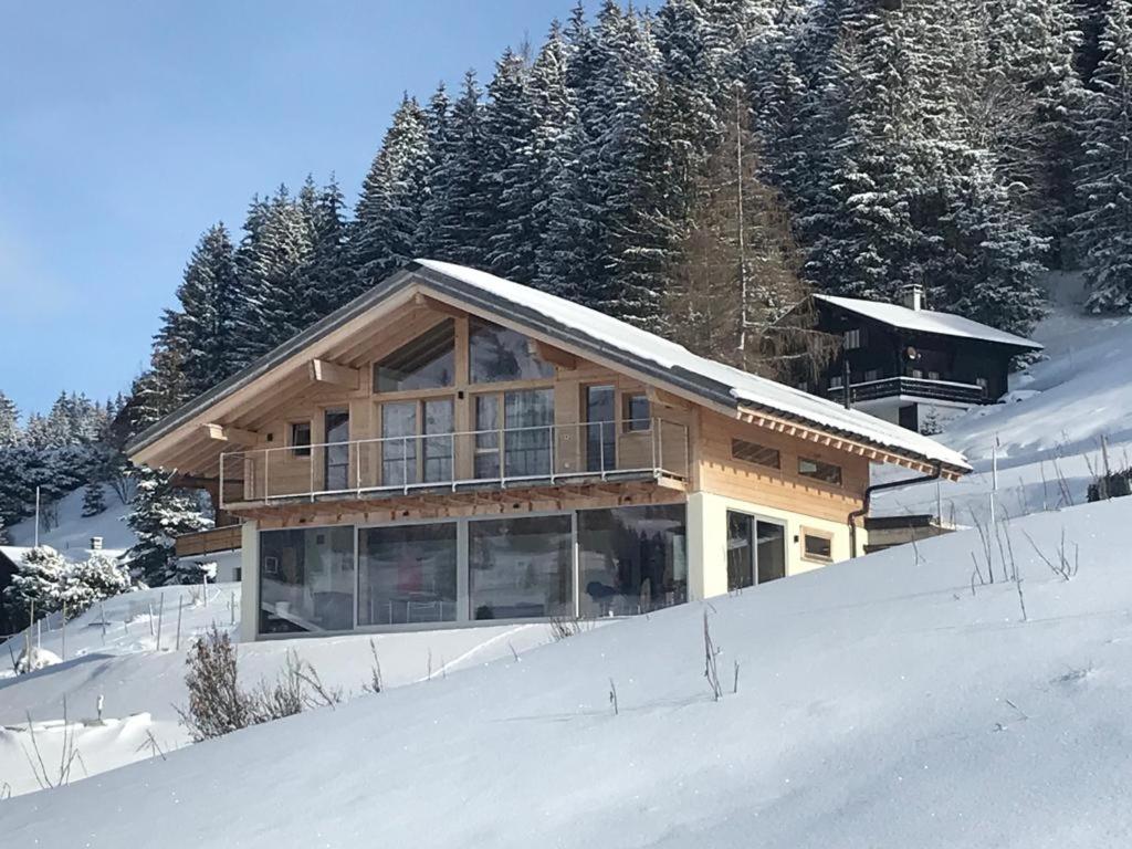 Photo de la galerie de l'établissement Alpine Dream Chalet with Spa close to Lake Geneva, à Les Mosses