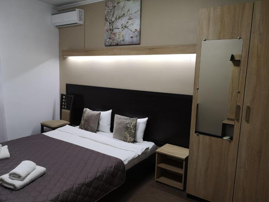 Postel nebo postele na pokoji v ubytování Orange Hotel
