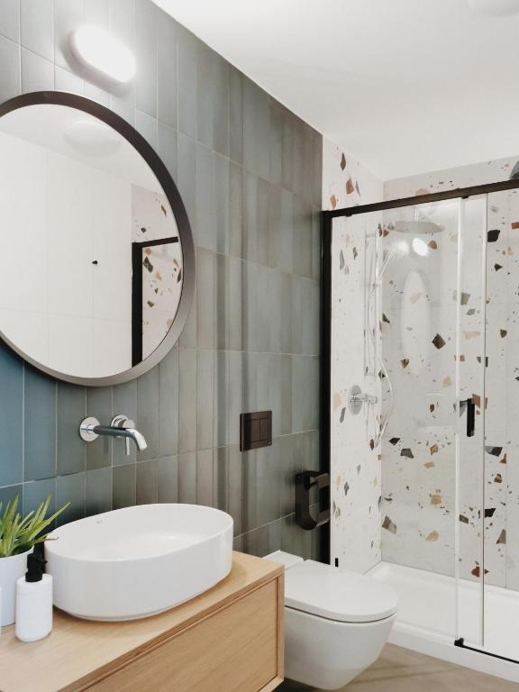 Kúpeľňa v ubytovaní Domki MODERN Jezioro Nyskie