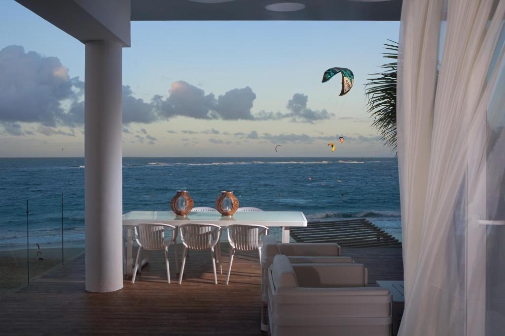 Beachfront · Private Beach Ultravioleta Boutique Residences - Superior Two-Bedroom Apartment