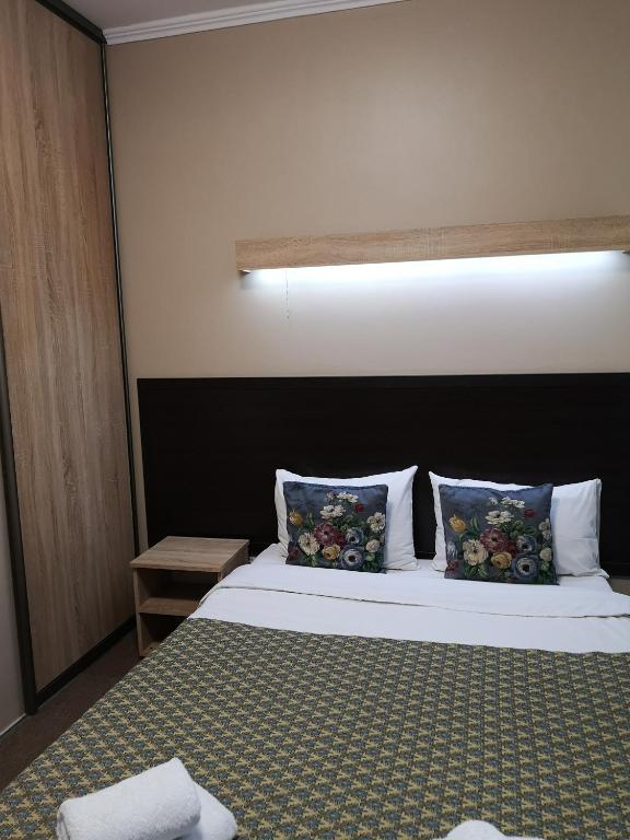 Postel nebo postele na pokoji v ubytování Orange Hotel