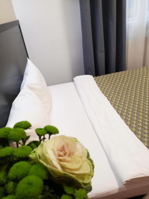 Postel nebo postele na pokoji v ubytování Orange Hotel