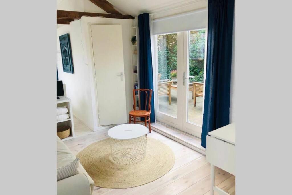 Fotografie z fotogalerie ubytování Tiny house in tuin van de statige villa Mariahof v destinaci Dordrecht