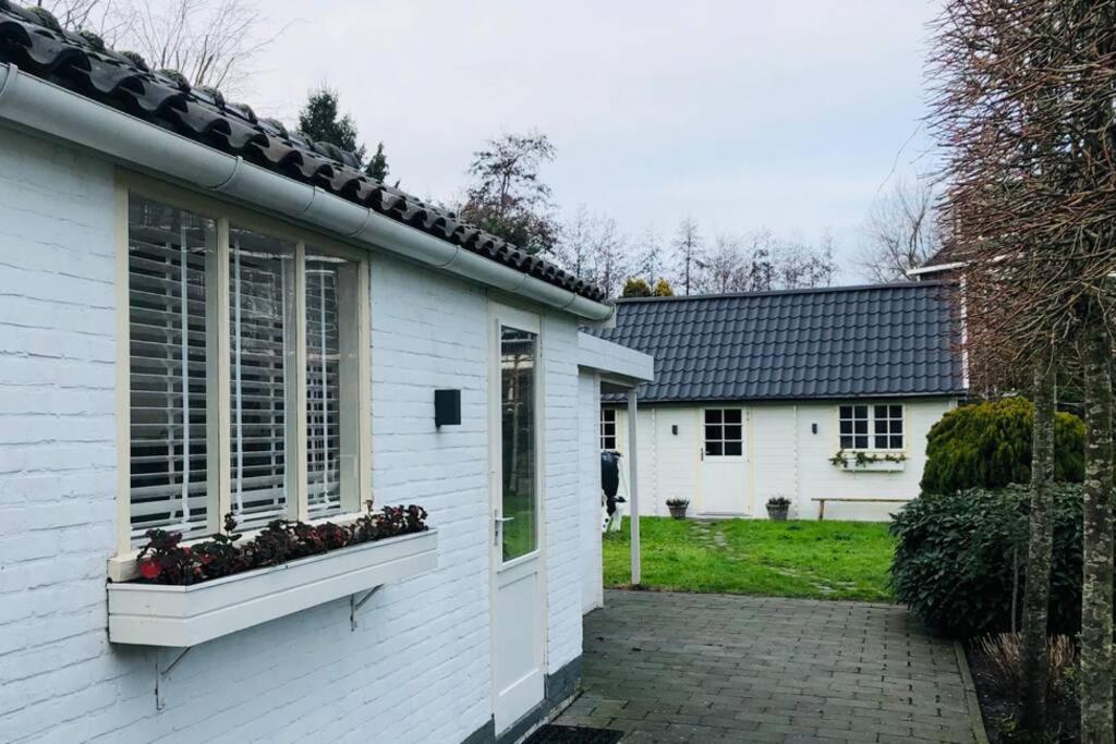 Fotografie z fotogalerie ubytování Tiny house in tuin van de statige villa Mariahof v destinaci Dordrecht