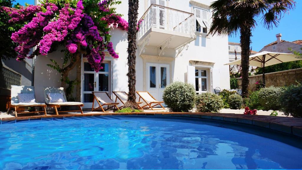 Bazén v ubytování Villa Beach House Orebic with private pool at the beach in Orebic - Peljesac nebo v jeho okolí