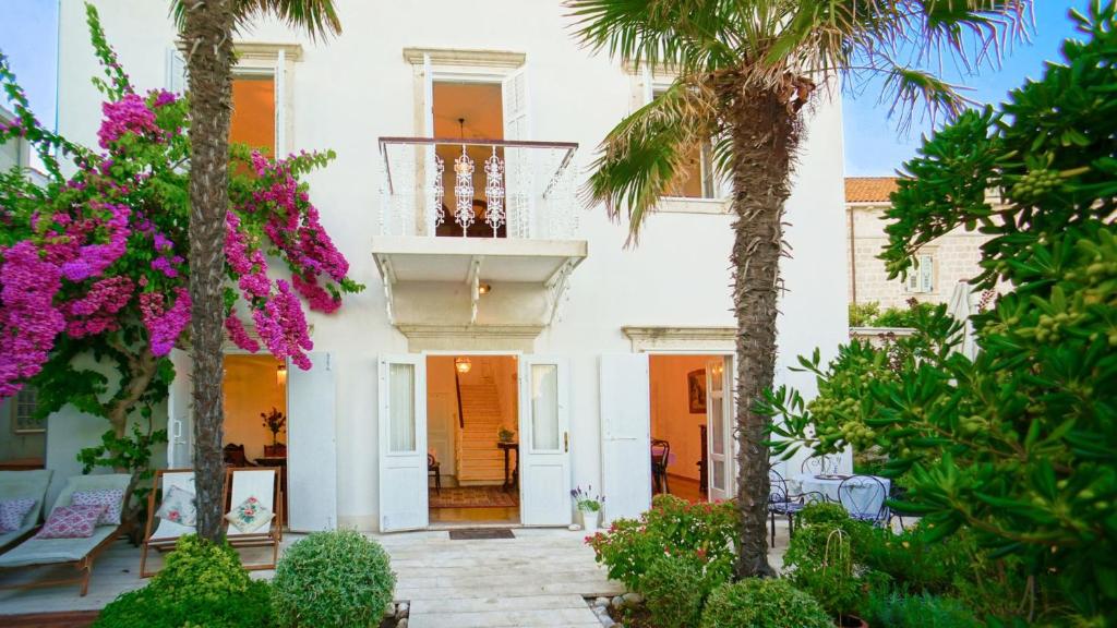 Zahrada ubytování Villa Beach House Orebic with private pool at the beach in Orebic - Peljesac