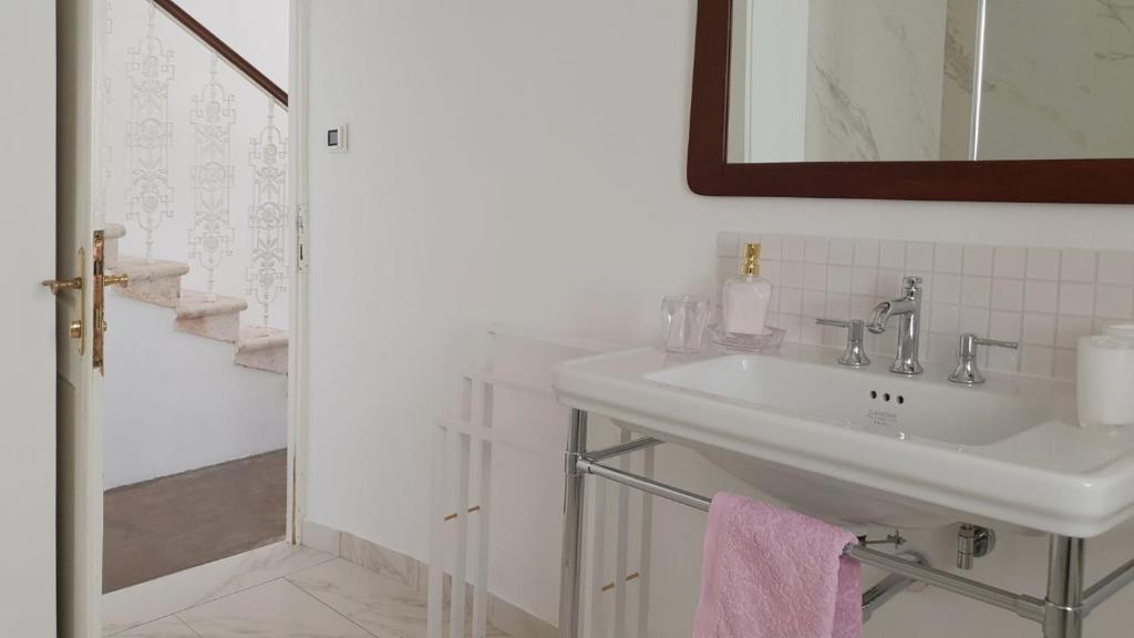 Koupelna v ubytování Villa Beach House Orebic with private pool at the beach in Orebic - Peljesac
